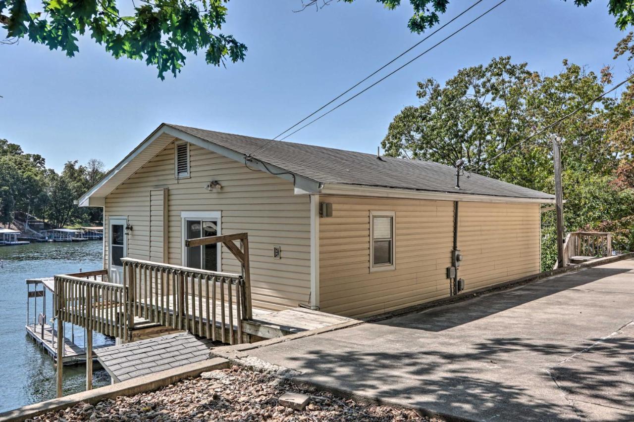 On-The-Water Retreat With Dock Pet Friendly! Villa Lake Ozark Kültér fotó