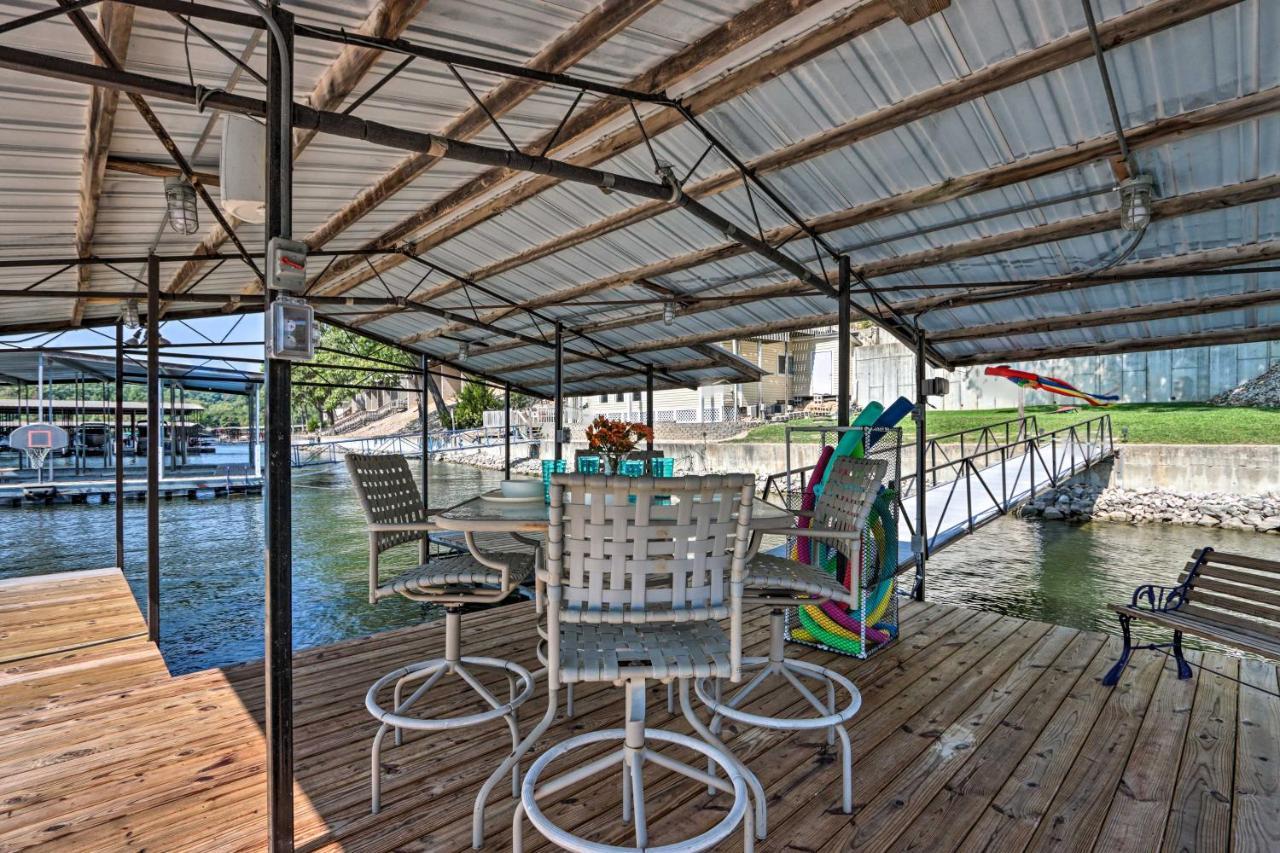 On-The-Water Retreat With Dock Pet Friendly! Villa Lake Ozark Kültér fotó