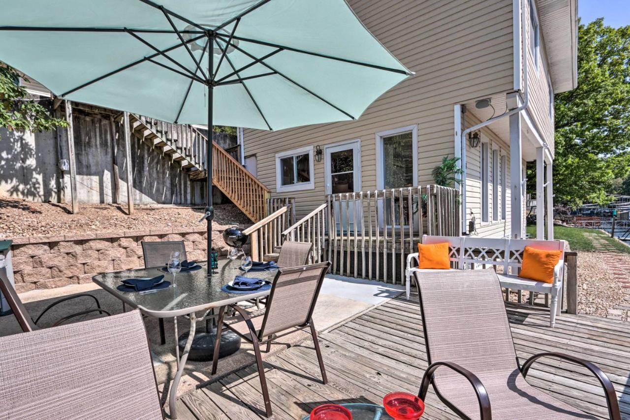 On-The-Water Retreat With Dock Pet Friendly! Villa Lake Ozark Kültér fotó