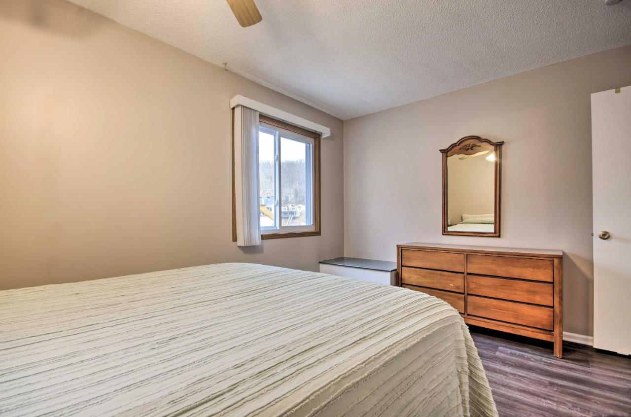 On-The-Water Retreat With Dock Pet Friendly! Villa Lake Ozark Kültér fotó