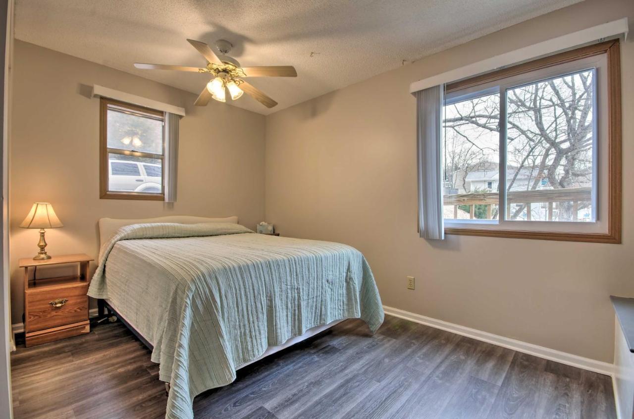On-The-Water Retreat With Dock Pet Friendly! Villa Lake Ozark Kültér fotó