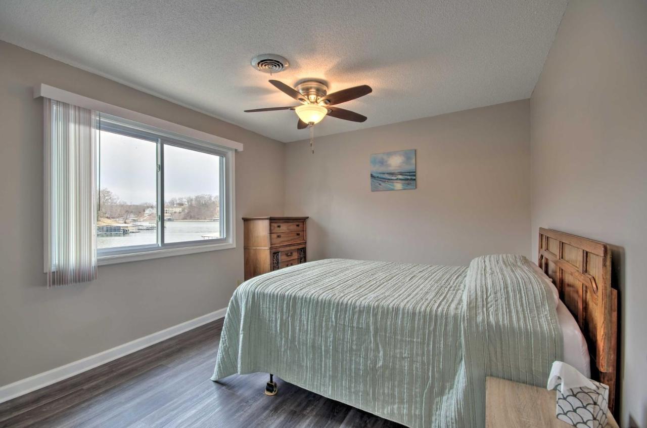 On-The-Water Retreat With Dock Pet Friendly! Villa Lake Ozark Kültér fotó
